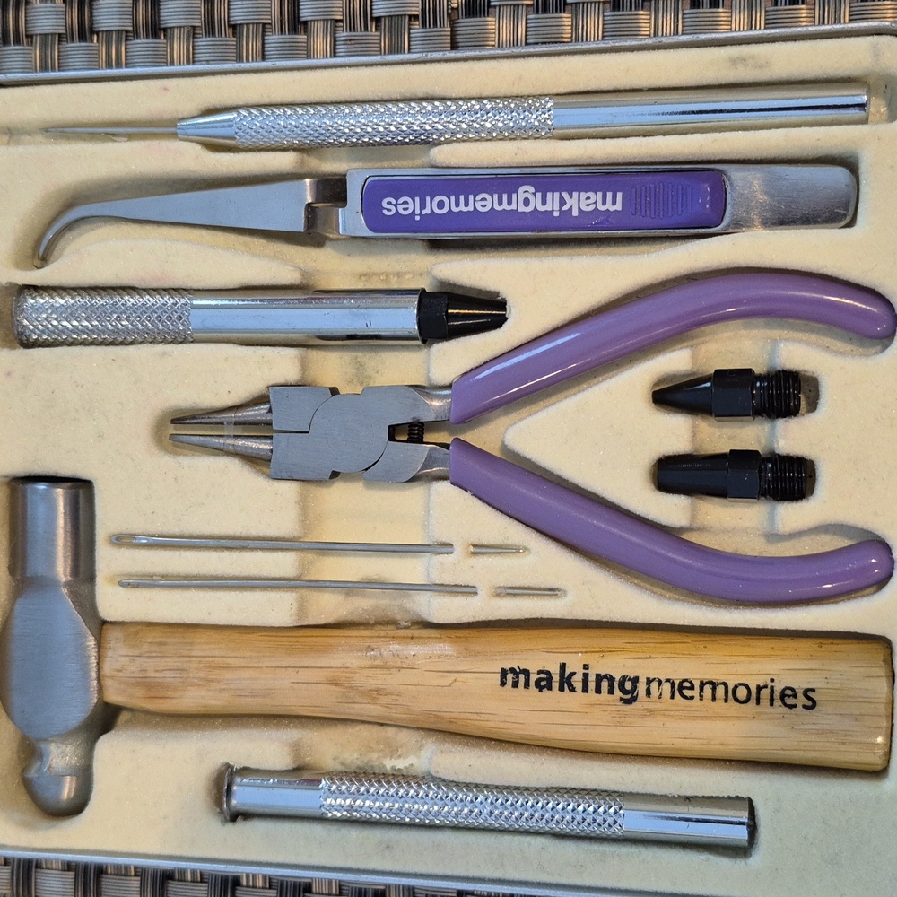 MAKING MEMORIES Craft Grommet Eyelet Tool Kit - Picture 3 of 16